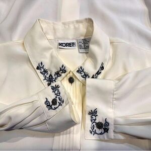 Vintage Koret cream button down with blue embroidered collard w beading detail